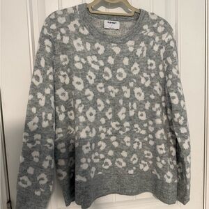 Old Navy Gray and White Crew Neck Sweater
